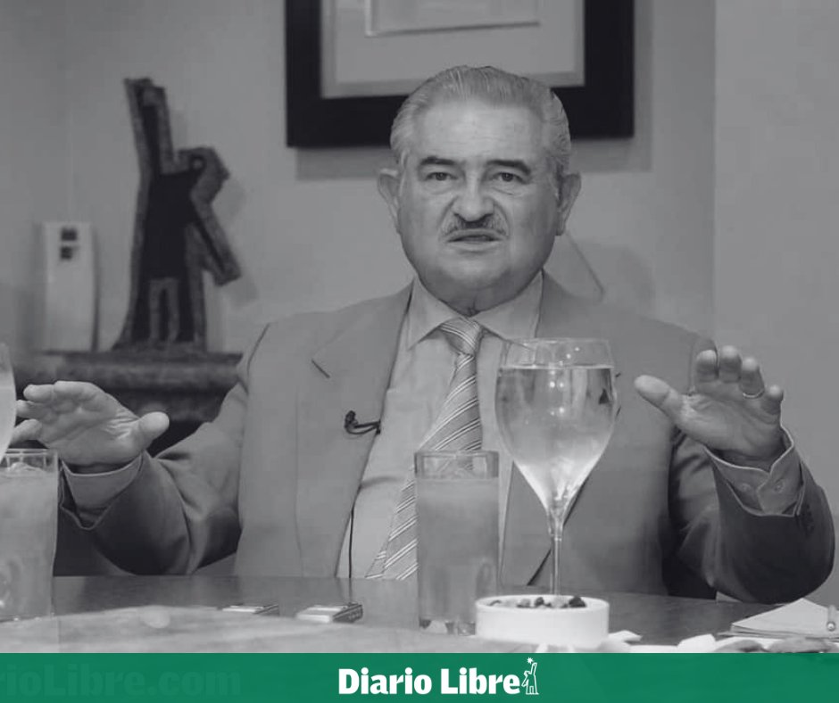 DiarioLibre's tweet photo. 📰 |#ActualidadDL| Ha fallecido Román Ramos, el inmigrante asturiano que convirtió una pequeña tienda en un gigante

https://t.co/AwUB4GHjbB

#DiarioLibre #RománRamos #InmigranteAsturiano #LaSirena #GrupoRamos https://t.co/Md69oHv7mD