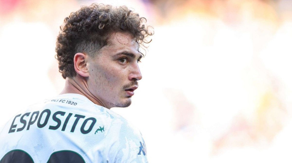 HyboriaLeague's tweet photo. Pillole di #HyboMercato:

A Tarantia non si fa altro che parlar del "caso #Esposito".

Ormai volano stracci in casa dei Crusaders. Difficile che l'attaccante possa vestire la casacca dei Crociati anche nella prossima stagione. 

#fantacalcio https://t.co/AikZn6MY6n