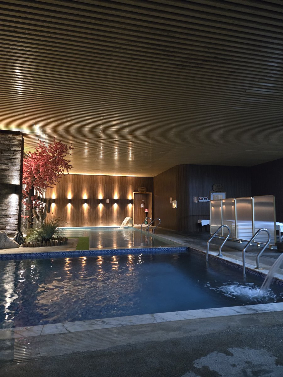 Jerome_JXT's tweet photo. รีวิว Sky Water Spa ห้วยขวาง ปกติค่าบริการ 500+ ตอนไปใช้โปร 300 ใน Gowabi แช่น้ำ+บุฟเฟ่ต์อาหาร โซนแช่น้ำแยกชญ โซนอื่นใช้ร่วมกัน ที่นี่แก้หมดไม่มีกางเกงให้ ลูกค้าส่วนใหญ่คือจีน วันหยุดคนไทยเยอะหน่อย มีทุกวัย พนักงานดูแลดี ที่จอดรถเยอะ มีขัดตัวและบริการ Spa อื่นๆ (จ่ายเพิ่ม) ... https://t.co/wdmfmkbJ9J