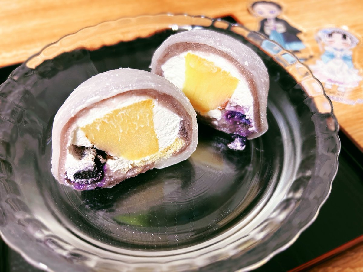 konamon529's tweet photo. 頂き物の鴻池花火🎆と狛恋

2枚目を撮ってて気づいたけど
このアクスタは「恋さんが欲しそうにしているものを言い値で買おうとする後方旦那面狛」の概念なのでは？ https://t.co/YE5YckH8u3