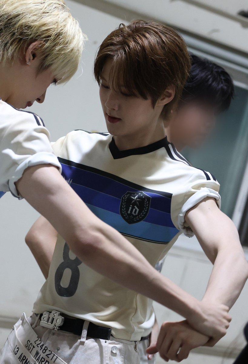 id8_cosmo's tweet photo. 요즘 운동하심?
팔무슨일?

#idntt #아이덴티티 #アイデンティティ
#이환희 #leehwanhee https://t.co/A3v0J8QvHX
