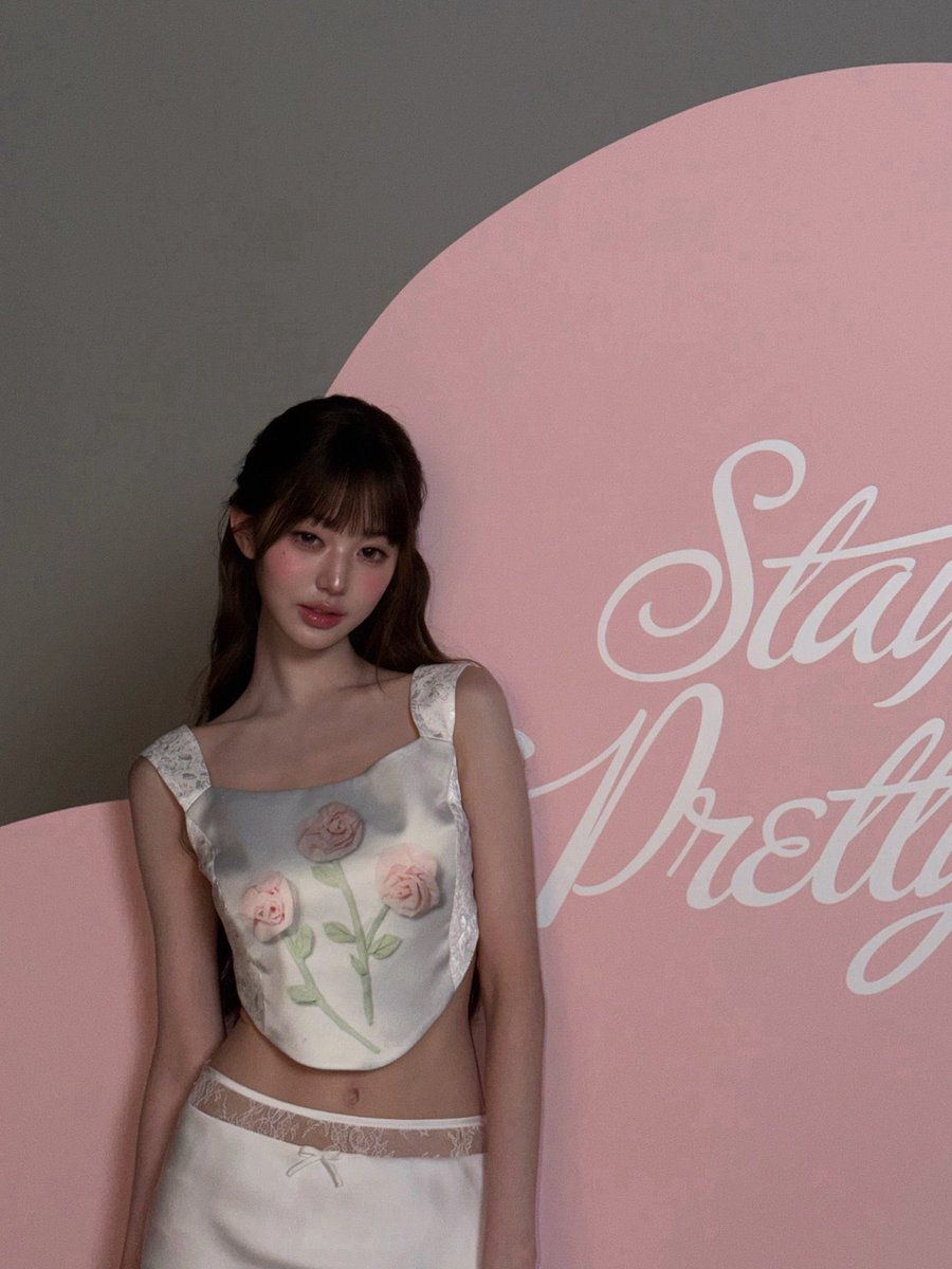 wonipyoung's tweet photo. ㅤ      𐙚 ‘ 𝐋𝐀 𝐂𝐇𝐈𝐂𝐀 𝐀𝐓𝐑𝐀𝐂𝐓𝐈𝐕𝐎 ’ : The prettiest thing you can wear is the confidence that comes from loving yourself and believing in your own story. I hope you always choose to shine in your own way, because no one can do it better than you. { 𔐼 }  .. https://t.co/2n9xUrh2yt