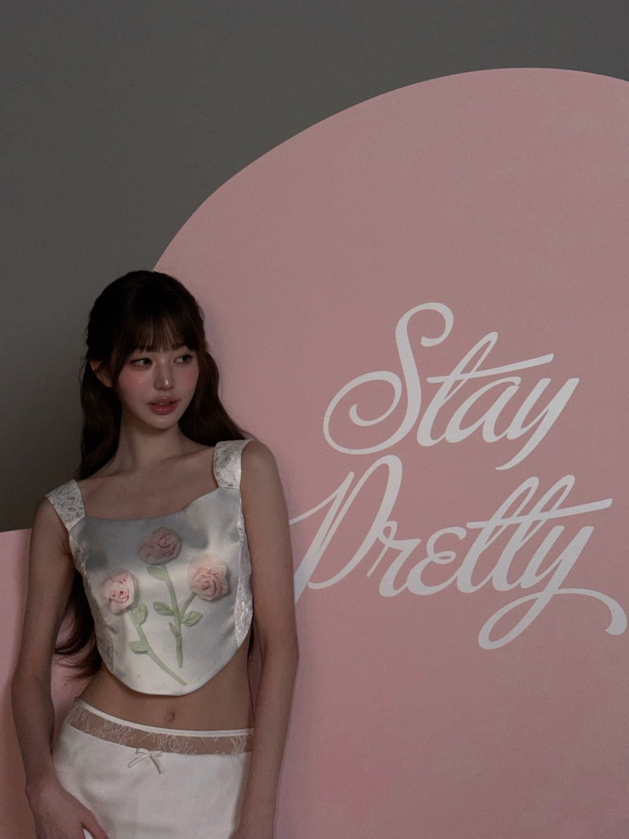 wonipyoung's tweet photo. ㅤ      𐙚 ‘ 𝐋𝐀 𝐂𝐇𝐈𝐂𝐀 𝐀𝐓𝐑𝐀𝐂𝐓𝐈𝐕𝐎 ’ : The prettiest thing you can wear is the confidence that comes from loving yourself and believing in your own story. I hope you always choose to shine in your own way, because no one can do it better than you. { 𔐼 }  .. https://t.co/2n9xUrh2yt