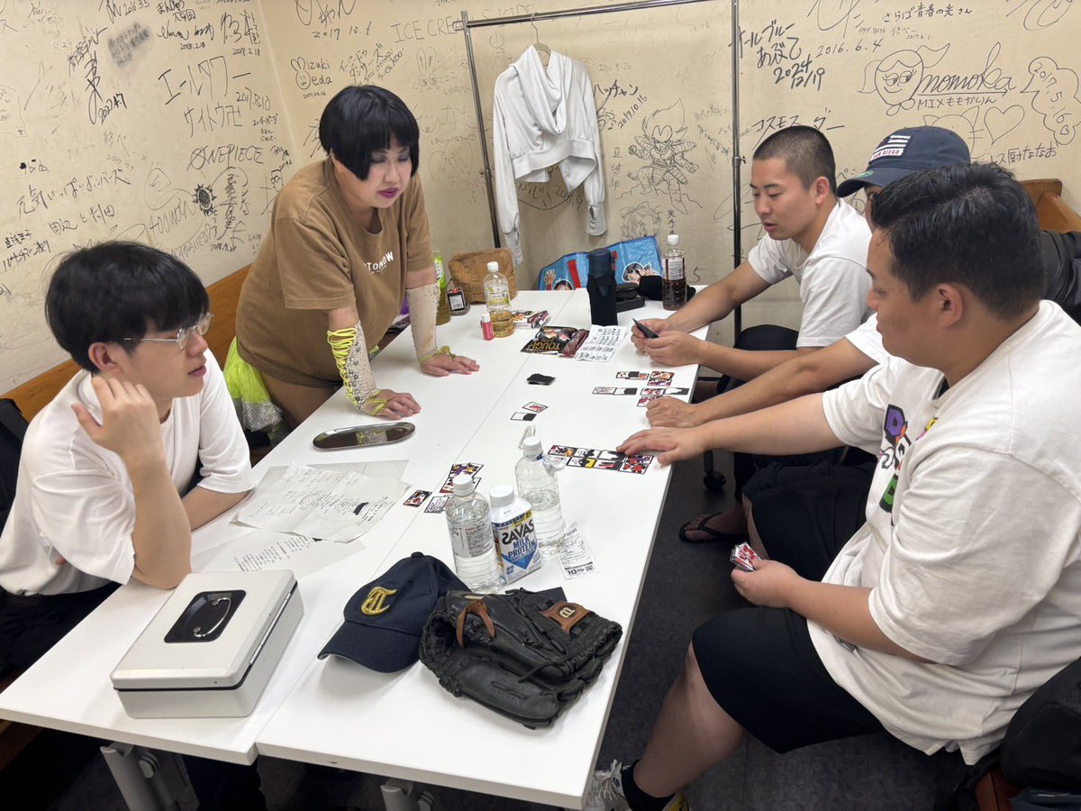 6kota0130's tweet photo. ピンポイントありがとうございました！
楽屋で花札で盛り上がったり、即興コンビを組んだ阿弥阿弥さんとお祭りリズムネタをやったり、主催のヨネダコーヒーくんが、ずっとちょっとコーヒーボケを上から目線で喋っていたり色々めちゃくちゃ楽しかったです！
また呼んでいただけるようにピン頑張ります！ https://t.co/YbC6q6ZLUR