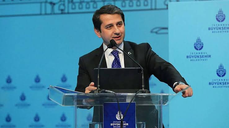 demokrasiihaber's tweet photo. İBB Başkanı Ekrem İmamoğlu’nun danışmanı İbrahim Özkan:

İstanbul’da İBB UKOME kararı gereği AVM otoparklarında ilk 0-3 saat ücretsizdir.

Eğer bir AVM bu süre için ücret talep ediyor ya da girişte “0-3 saat ücretsiz” bilgisini açıkça belirtmiyorsa, hakkınızı arayın.

İBB Beyaz Masa 153 hattı üzerinden şikayette bulunabilirsiniz.

Haklarımızı bilelim. Hakkımızı arayalım.