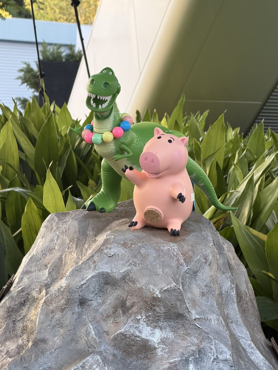 BqVs6's tweet photo. はるちゃんとディズニー楽しかった🥳🥳
楽しみすぎてビビるほど写真ない https://t.co/QvTHEGadqR