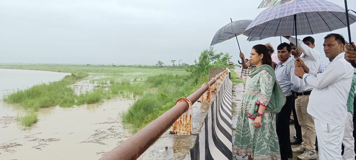 dmbijnor's tweet photo. आज 06 अगस्त, 2026 को जनपद में चान्दपुर से हस्तिनापुर मार्ग तक बाढ़ से प्रभावित एवं क्षतिग्रस्त मार्ग का स्थलीय निरीक्षण कर वर्षा एवं बाढ़ के पानी की समुचित निकासी सुनिश्चित करने हेतु सम्बन्धितों को आवश्यक दिशा-निर्देश दिये गये। https://t.co/2rDfr2amcl