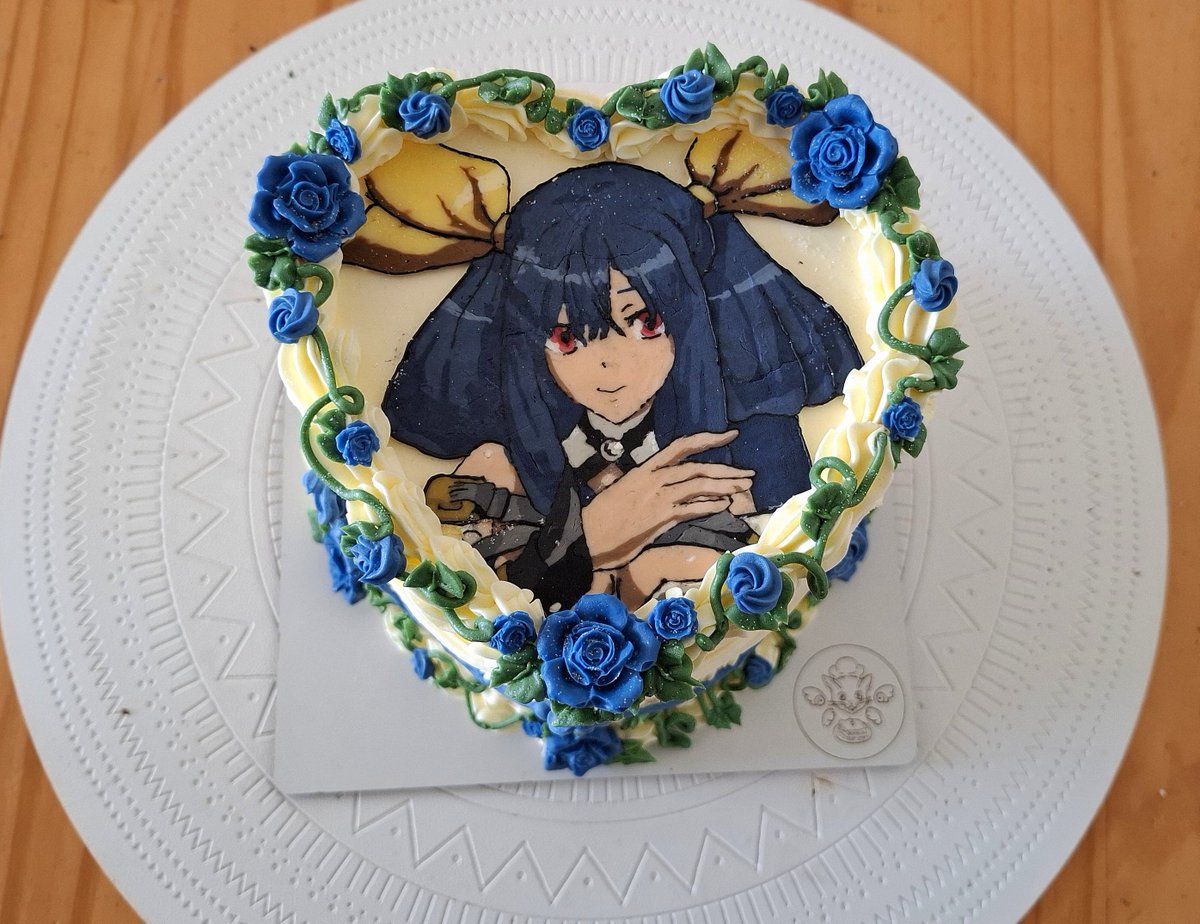 wisydora's tweet photo. Yesterday was my birthday so I gifted myself a nice and cute Dizzy cake!!!!
She does look delicious💖🪽 https://t.co/IkK9EOqmBs