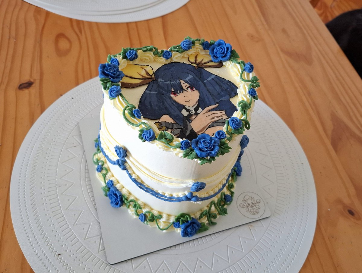 wisydora's tweet photo. Yesterday was my birthday so I gifted myself a nice and cute Dizzy cake!!!!
She does look delicious💖🪽 https://t.co/IkK9EOqmBs