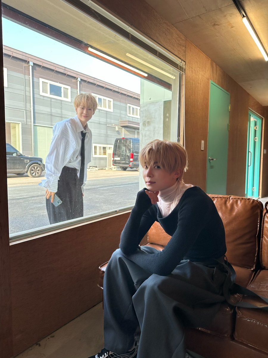 heolkyungsoo's tweet photo. baby (cutely) photobombing hyung's photoshoot 😭 https://t.co/NrWhJm8BlA