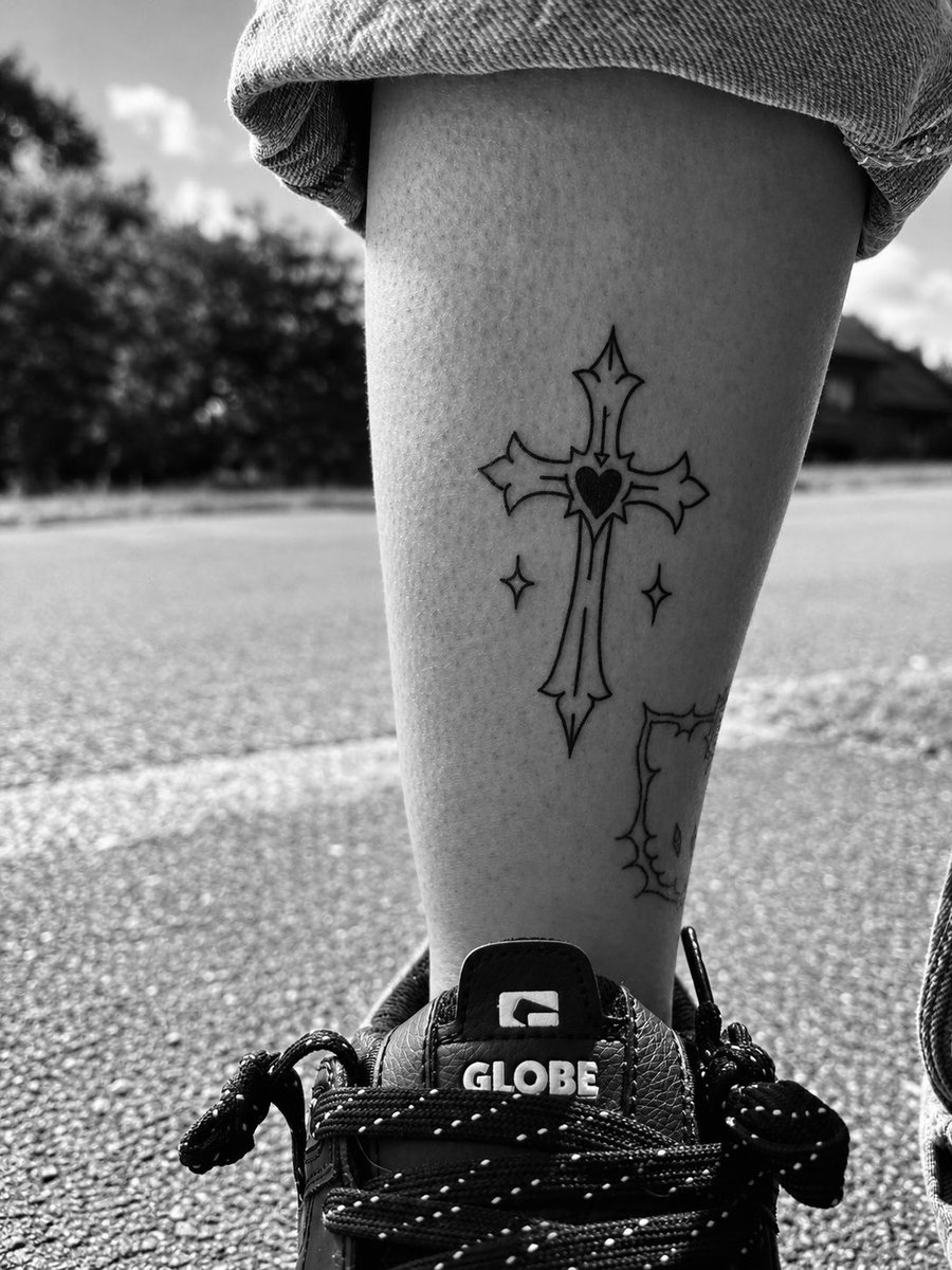 _hellisboring's tweet photo. auto tattoo 🤓 https://t.co/Kszyqjqrje