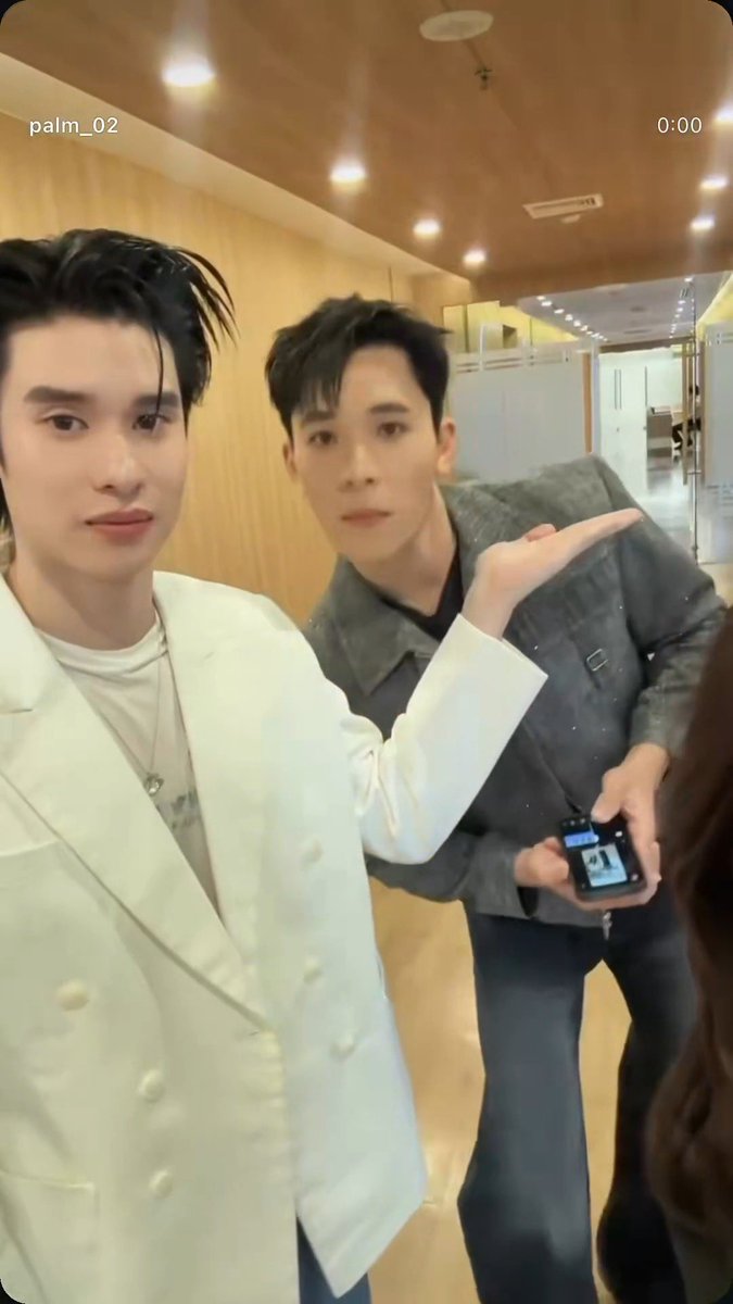 WJKJMW's tweet photo. นี่แหละเมนชั้นนน จีบเอง ง้อเอง ตัดคลิปชงจิ้นเอง https://t.co/JVp83z79el