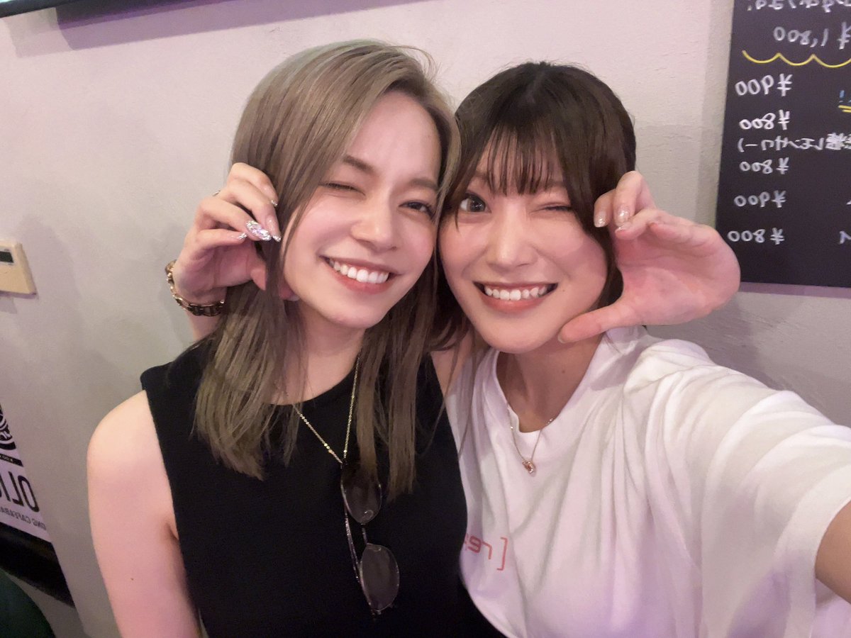 rayserbeamer's tweet photo. HOLIC様ゲストありがとうございました✨️
楽しすぎたね〜🌟

大会もみんなたくさん笑って楽しんでくれたみたいで嬉しかったです(*´艸`)
プレゼントもいつも私が大好きなものを選んでくれるレイチェリスト🥹
本当に大好きです🥰ありがとう💖 https://t.co/N4YHgsUSNi