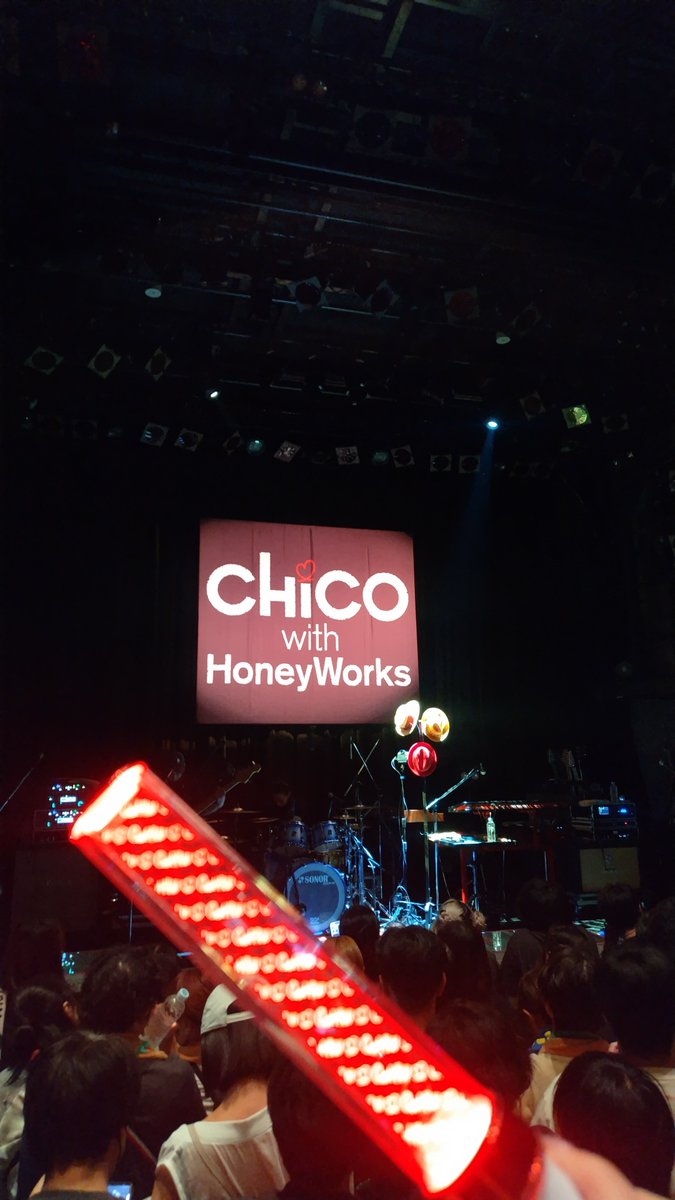 N_7430's tweet photo. チコハニアニバーサリーライブ楽しかった〜！！
めっちゃ近かった！！
セトリ懐かしい曲ばかりでロクベルアコースティック良かった😭
12周年おめでとう〜🥳
#チコハニ https://t.co/s4jn7s1KlZ