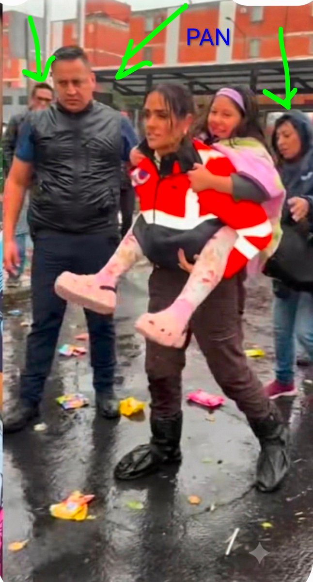 EnMaGve's tweet photo. @AlessandraRdlv @ClaraBrugadaM La Tik tokera siempre dispuesta a mentir y lucrar con las desgracias.
Por cierto, de que se ríe la niña???? 😂😂😂😂 https://t.co/86PBcujt9P