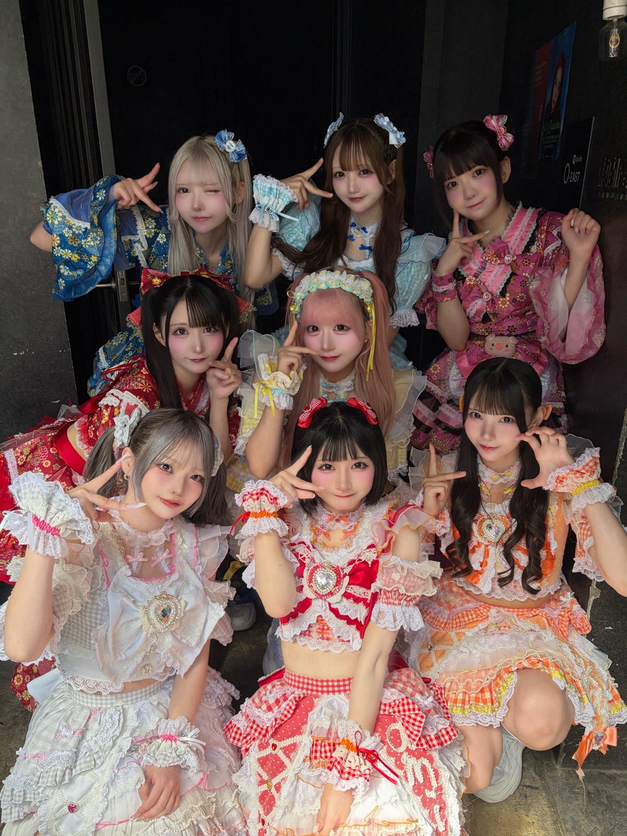 Yoruamiofficial's tweet photo. 【📣メガアミューズ⭐️】

みんなのバカデカボイス最高📣🎡
衣装交換したメガアミューズさんも可愛いでしょ〜？♡

 #よるあみ https://t.co/ByWHChJoMx