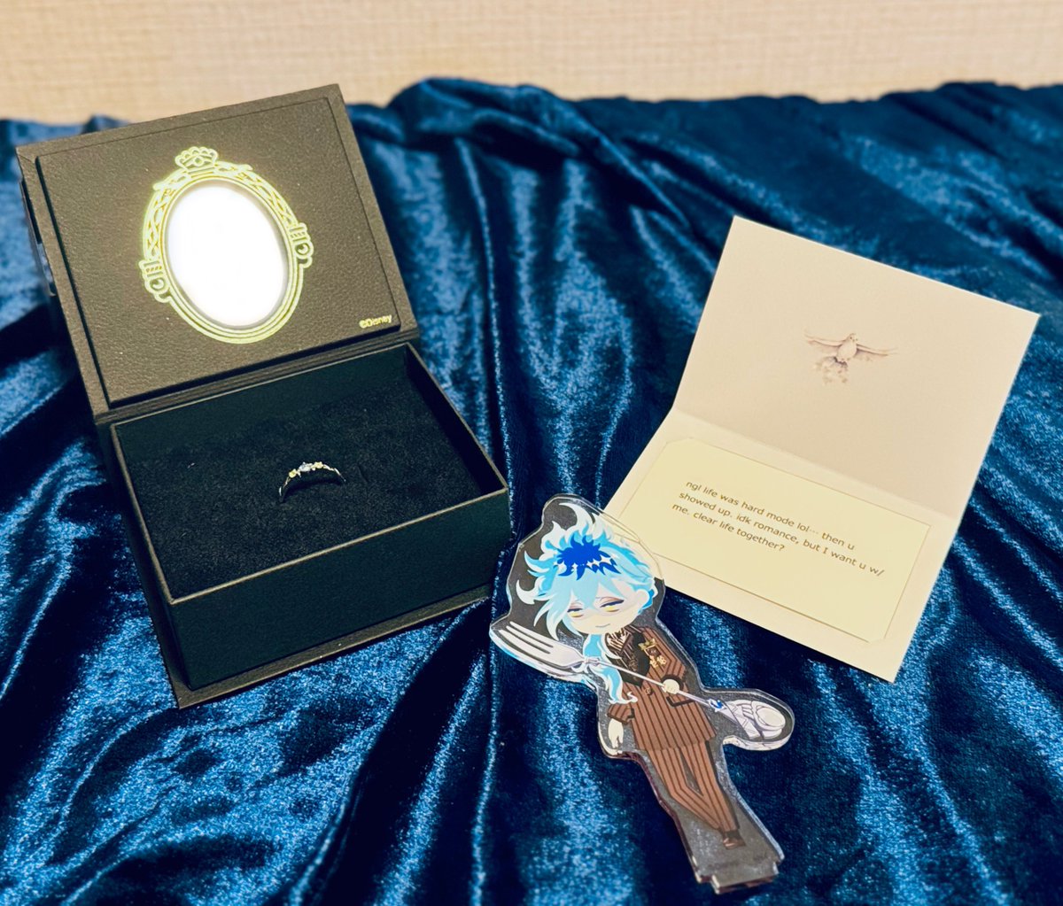 minopengin's tweet photo. アズール🐙とイデア💀の概念婚約指輪💍届いた〜✨メッセージカードは夢女子感と自己解釈モリモリのプロポーズを100字以内に捩じ込みました😂😂イデアはゴスマリの例のホムボと迷ったけど、せっかくなのでイチから考えてみた✨以下ツイートに原文と和訳載せてます🫶💕 #ツイステ https://t.co/k0OXAkLPZP