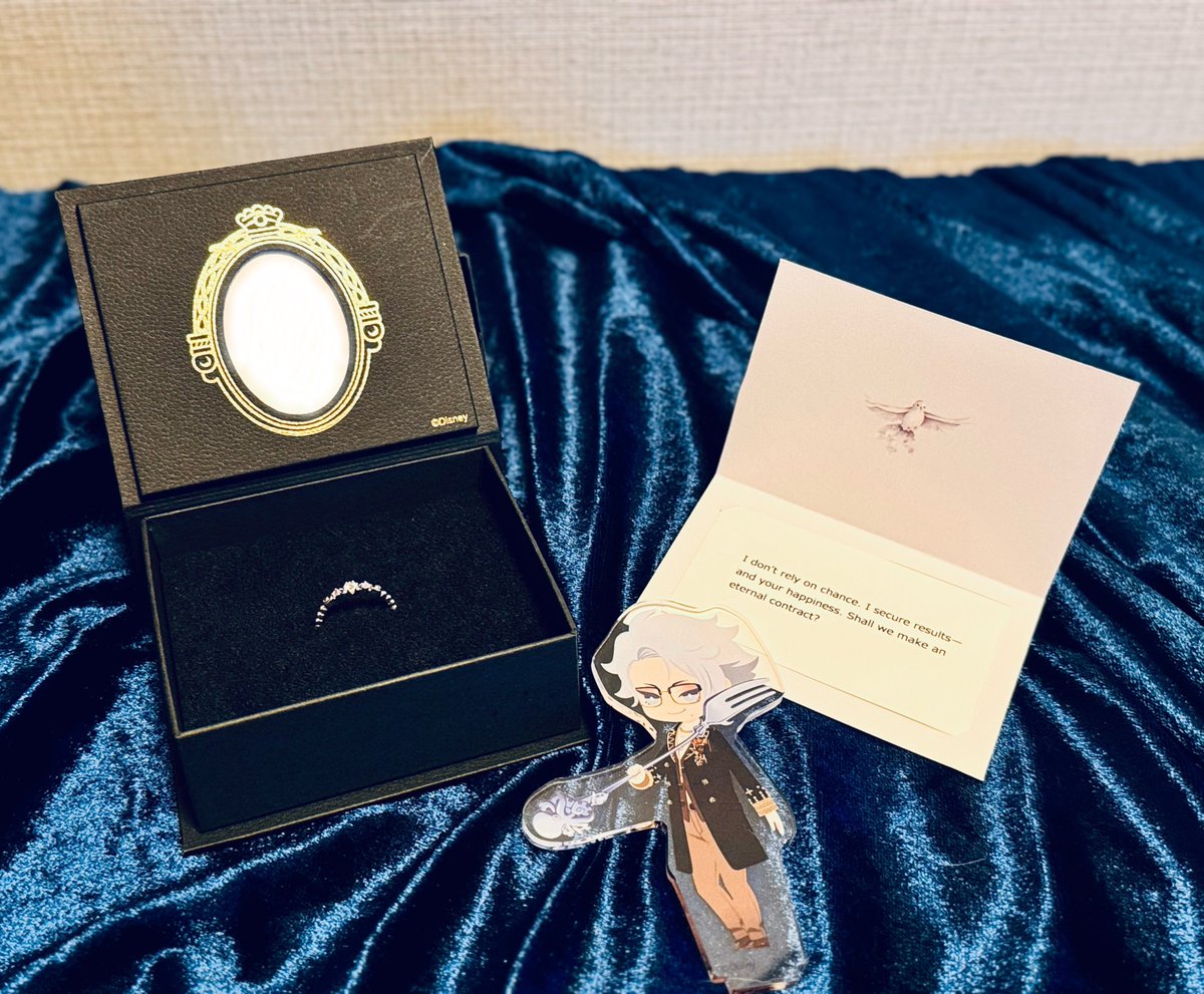 minopengin's tweet photo. アズール🐙とイデア💀の概念婚約指輪💍届いた〜✨メッセージカードは夢女子感と自己解釈モリモリのプロポーズを100字以内に捩じ込みました😂😂イデアはゴスマリの例のホムボと迷ったけど、せっかくなのでイチから考えてみた✨以下ツイートに原文と和訳載せてます🫶💕 #ツイステ https://t.co/k0OXAkLPZP