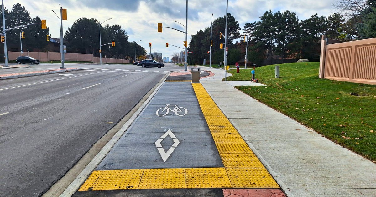 citymississauga's tweet photo. Riding an e-scooter or e-bike in Mississauga? 

Familiarize yourself with riding safety and etiquette and learn where you can use your devices: https://t.co/xWg4UXzz27 https://t.co/j334pFTZQ0