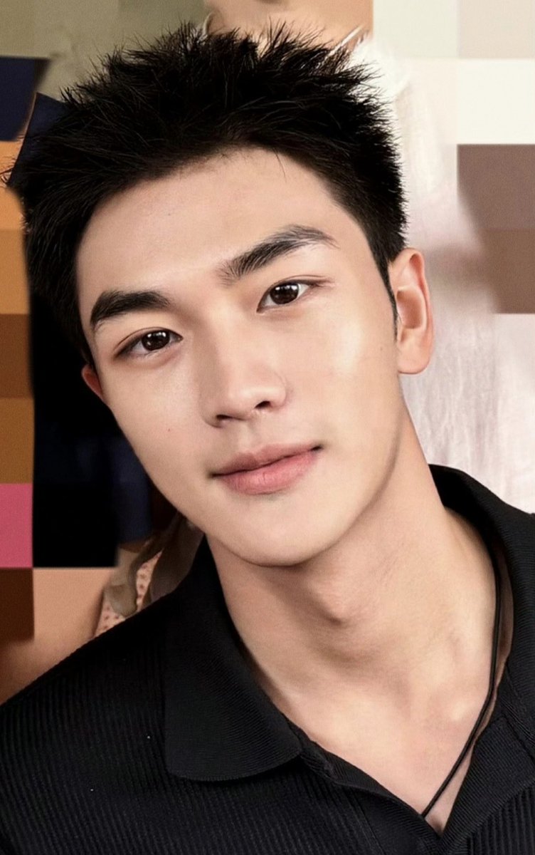 CdramaLover016's tweet photo. Jingyu gets more handsome every day.

#AWinterSunWakestheWindinSpringHillsDream #LiuJingyu https://t.co/uxWHkndQoh