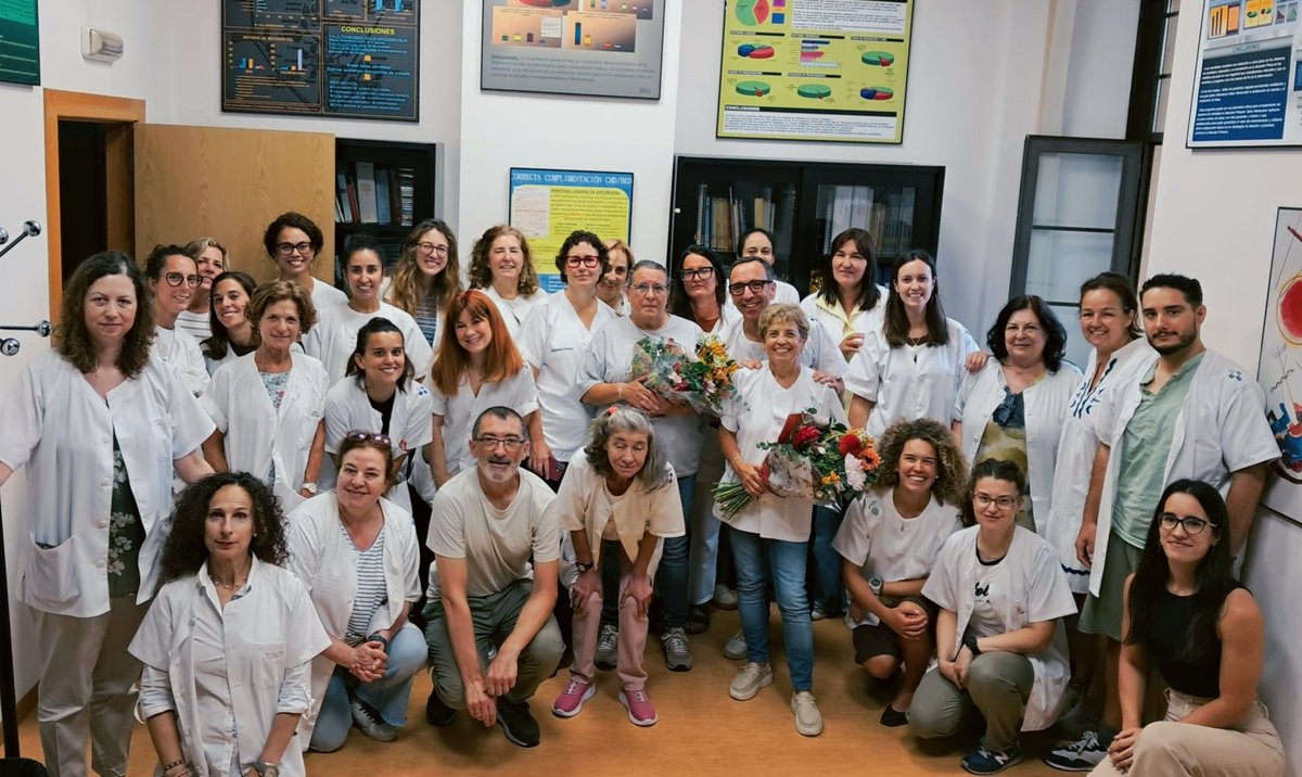 CS_ElCoto's tweet photo. Hoy despedimos a Lucía y Teresa en el CS El Coto. 💙 Gracias por vuestra tremenda profesionalidad, saber hacer y por facilitarnos la vida a todos cada día. ¡Pacientes y compañeros os echaremos mucho de menos! 🏥✨ Todo lo mejor en lo que venga. #Sanidad #ElCoto https://t.co/FGqslSI4Cp