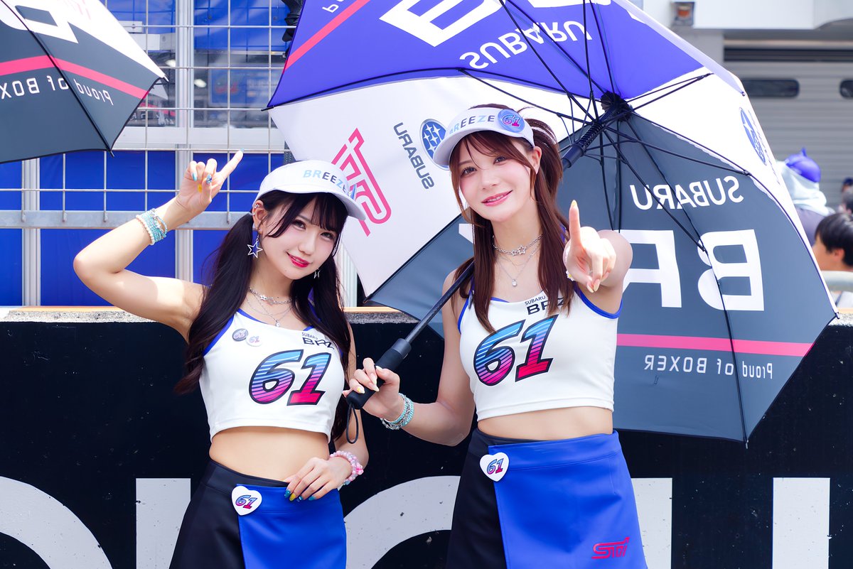 yu_o232_photo's tweet photo. 2026.08.01 SUPER GT Rd.4 Fuji
ピットウォークにて
ご対応ありがとうございました🫶

61缶バッチの売店はこちらですか～?!🥺
┈┈┈┈┈┈┈┈┈┈
 #荏崎ろあ さん(@Roa_Ezaki)
 #水神きき さん(@mizukami_jasu)

#BREEZE
#SUPERGT
#富士スピードウェイ
#SUBARU https://t.co/hGG9UUfqu2