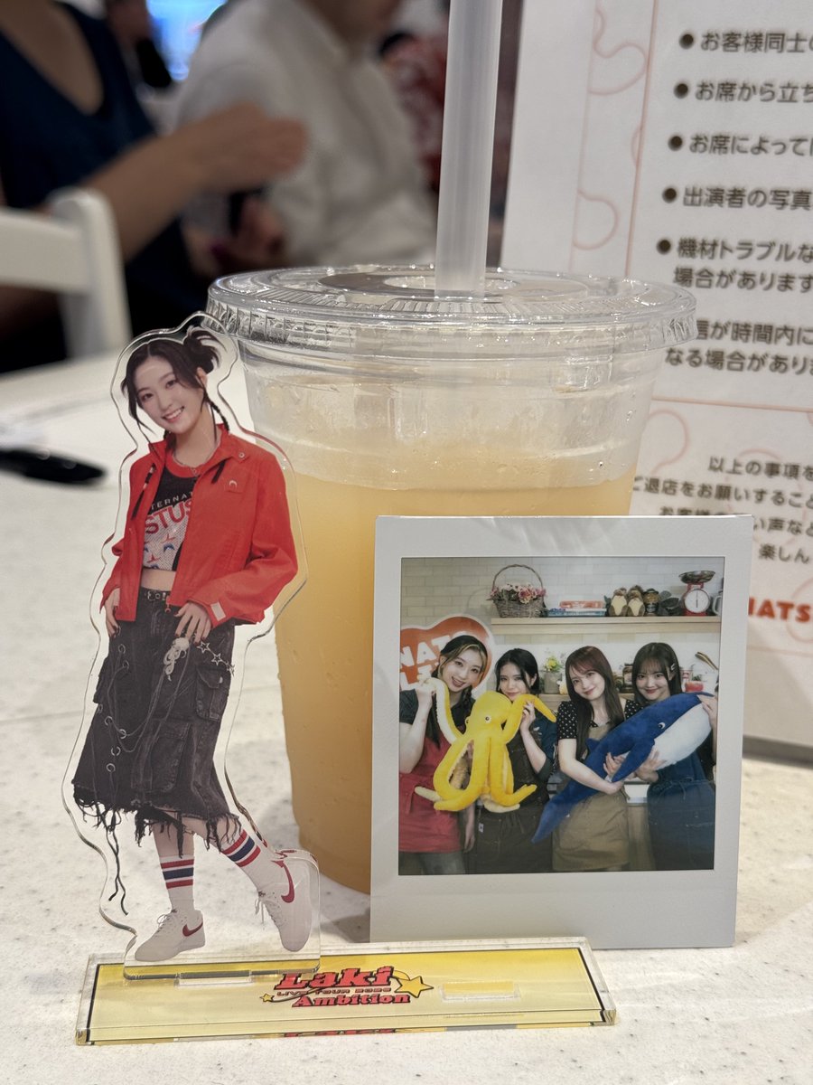 25x1tte2's tweet photo. 26.08.6PM22:01 #GL2friend
拝啓 #Laki #森朱里(んご)様

木曜日のモリさん！
撮影並びにLakiガチャクッキングおつでーす！！

いやあ今日もたのCかった！
夏祭りの場所はココだYO！😁
このカレーはカレー🤣
優和さんの匂わせまくりんごと
椿さんの強運と
莉愛さんの猛獣使い感が良かったです(猛獣だーれだ？w
モリさんのツッコミも冴えてた！😁
サグカレー、大パース付き！！
おいCくいただきました！
ボクは2日続けて夜カレー🤣

みんなは撮影上がりだったのね〜
なんの撮影か気になる〜！

今日もガルフレありがとう！
8月ずっとLakiと一緒にいるわw
バイりんご〜👋🍎

追伸。
あとを引かない辛さだったけど、デザート早く来てー！って初めて思ったw
大当たりを引くと、ボクらのエビも大きくなるともっと面白いのだがシステム上困難😂
お見送りは小噺で挑んでみました！
オチはありません！🤣