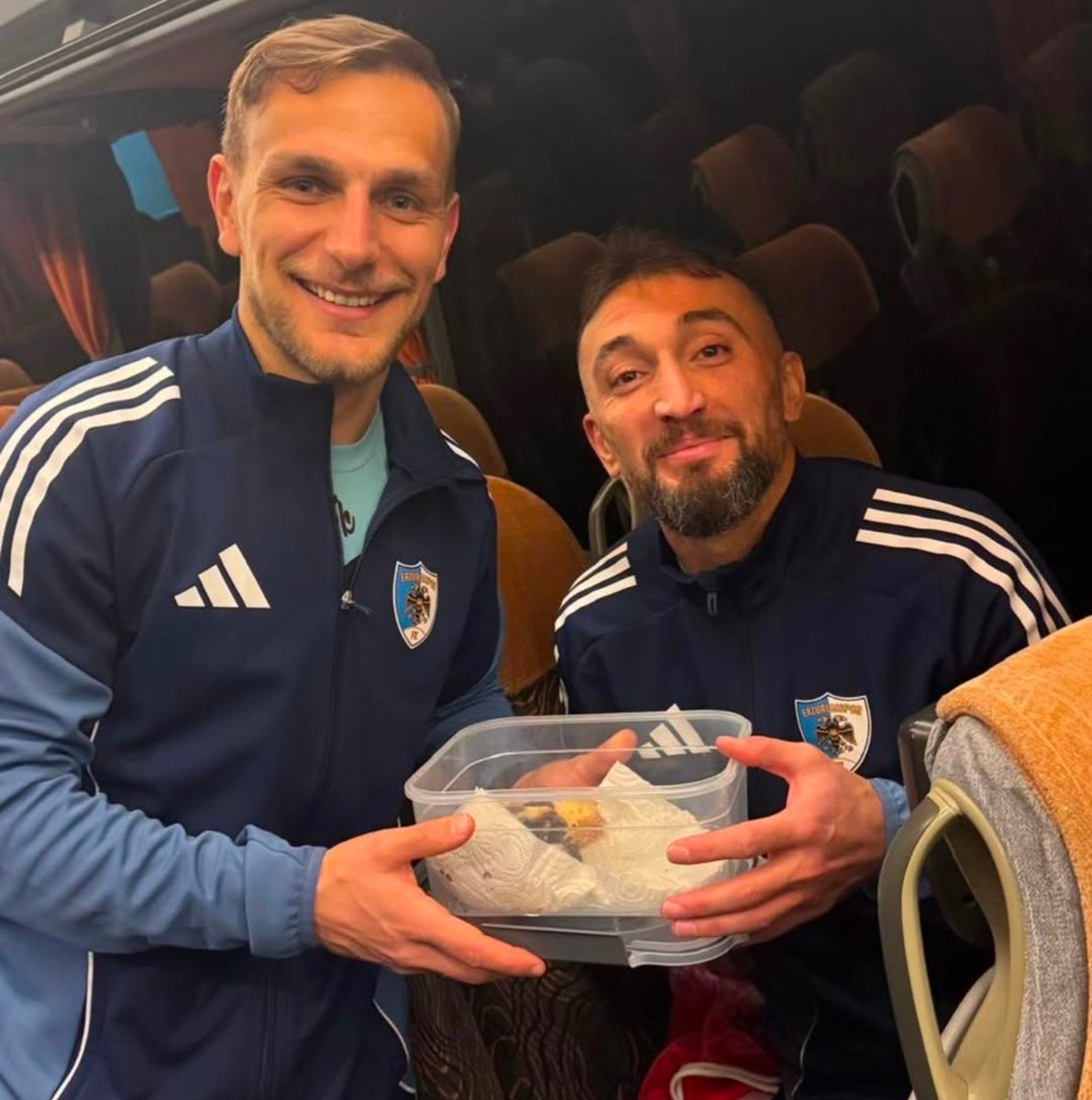 rafbeg25's tweet photo. Enteresan Erzurumspor fotoğrafları Part 1 https://t.co/PKooBL48SL
