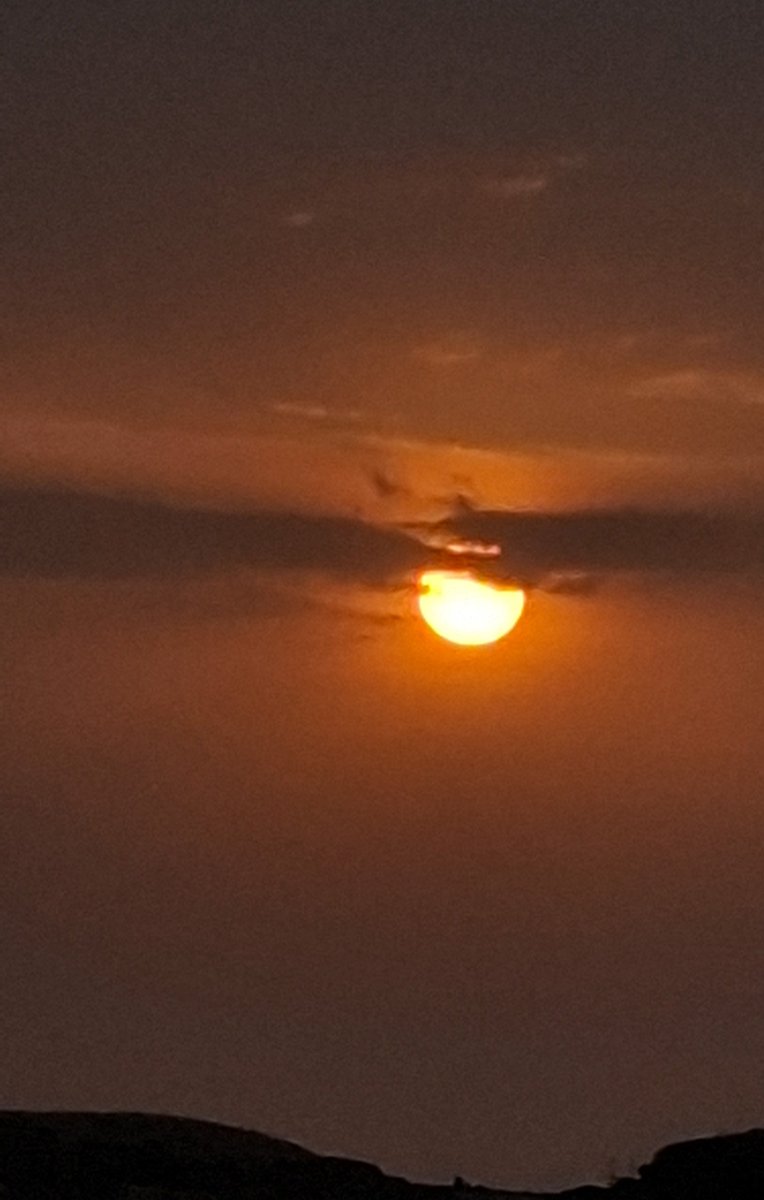 alk55al's tweet photo. محاولة تصوير لحظات من غروب الشمس 🥹 https://t.co/VWHkpjzOI0