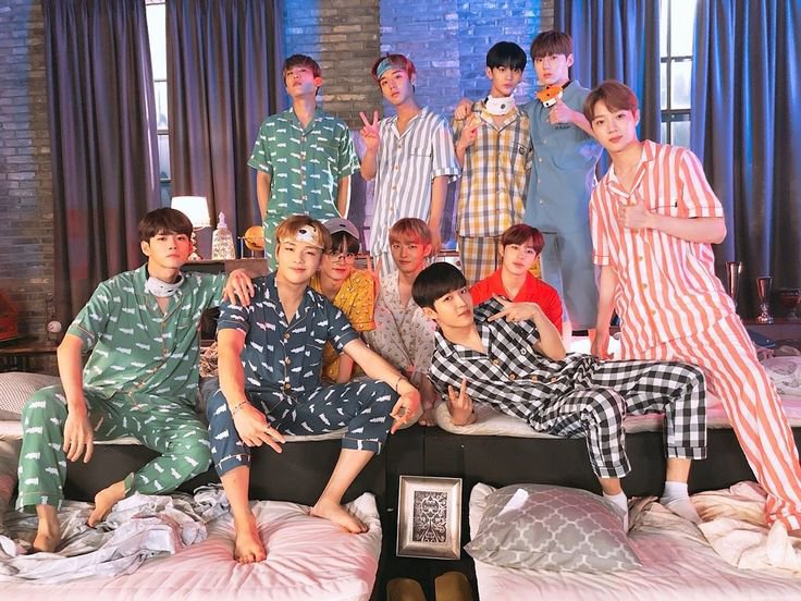 wannablealwys's tweet photo. mencintai mu dan selalu ada di rumah ini sungguh berarti, aku selalu bilang rumah pertama ku di dunia perkpopan adalah Wanna One dan Wannable, selamat atas 9 tahun nyaa, aku harap kabar baik selalu berdatangan 🥰
#워너원_9주년_축하해
#All_I_Wanna_do https://t.co/WrxhWTFOGW