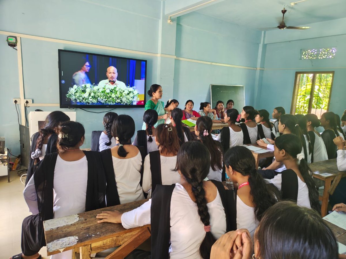dcwestk_anglong's tweet photo. Catch a glimpse of the distribution of application forms for the Mukhya Mantrir Nijut Moina &amp; Nijut Babu Asoni schemes at various schools across West Karbi Anglong.
@himantabiswa
@CMOfficeAssam
@diprassam

#MukhyaMantrirNijutMoina https://t.co/Si8RFOGyeZ