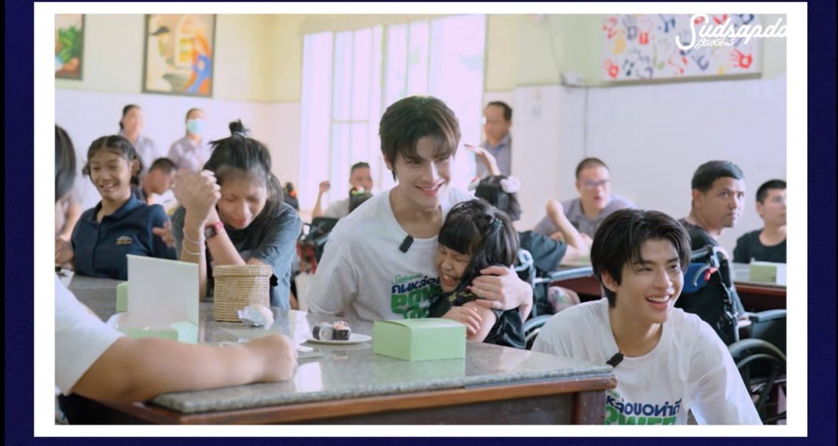 markohmtrend's tweet photo. แชะๆ 📷 กับน้องๆ น่ารักมากกก💚✨👶🏻🧑🏻🧑🏻

#คนหล่อขอทำดีปี19
#markohm #mmarkpkk 
@mmarkpkk #ohmtpk @Tpkkrubs https://t.co/nFnfjhBROU