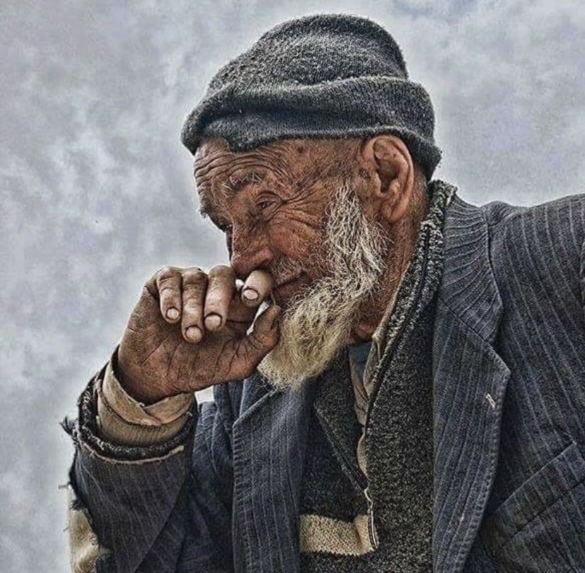 Huthut6666's tweet photo. “Yazgının rengi sana koyu gelebilir, lakin boyacıyı unutma.” https://t.co/x92VL0Iu25