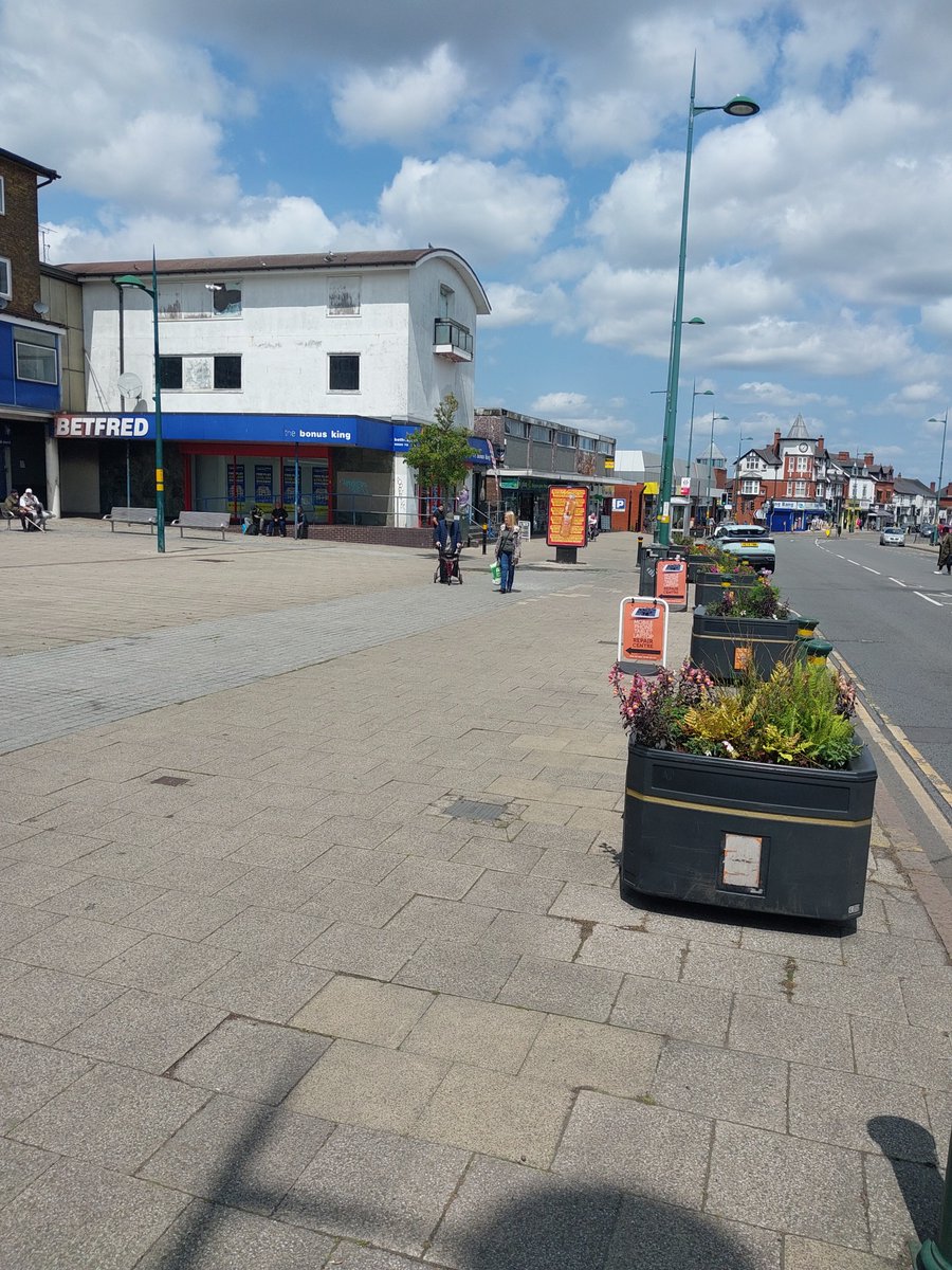 NorthfieldWMP's tweet photo. Local Neighbourhood PCSO's Williams and Kendall have been out and about on Northfield High Street this morning working in partnership with @northfieldbid, gathering information and engaging with the businesses and public. #SaferTownsSummer https://t.co/onBAKTNtWC