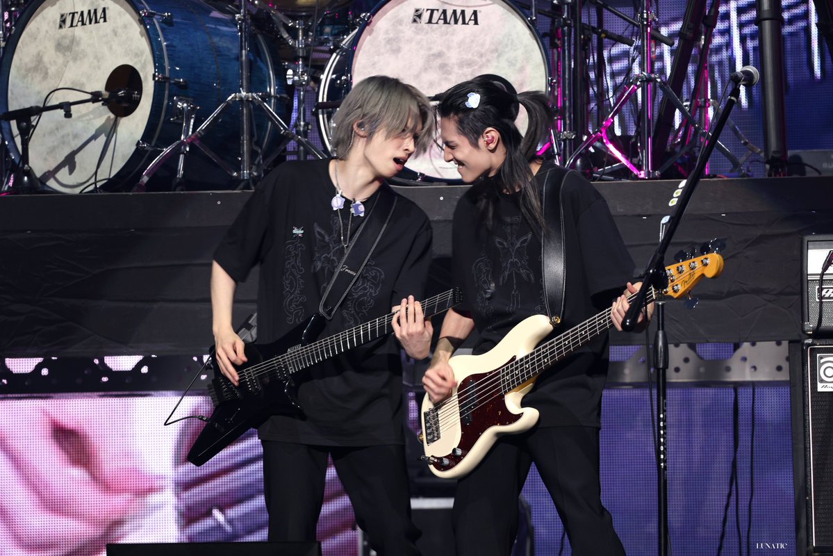 amazznlily's tweet photo. in another life im a guitarist, and fell in love with the bassist who's in the same group as me. 

#notesun #sunnote #nuggetz https://t.co/gjgg6Mxc4J