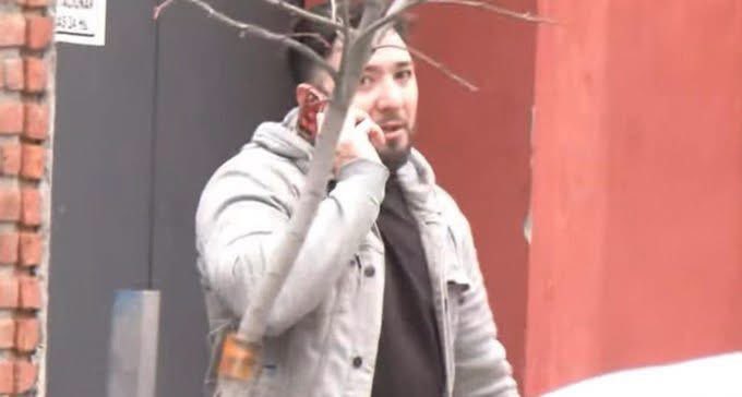 mavica7's tweet photo. El amigo de Facundo Moyano que salió del departamento con una bolsa antes del allanamiento es Diego Di Santo, dirigente de la CGT Lomas de Zamora (feudo de Insaurralde) y representante del SUTPA. Además es concejal suplente del massismo. Peronismo en estado puro
LOS KIRCHNER DEBEN DESAPARECER PARA SALVAR A LA PATRIA