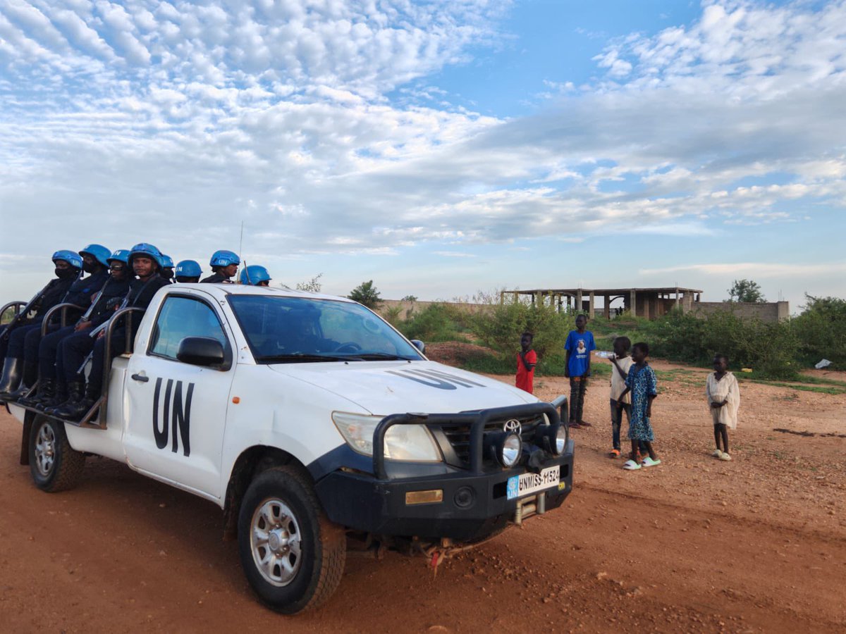 UNPOL's tweet photo. Community-oriented policing helps prevent violence by strengthening trust, cooperation, &amp; information-sharing.

In Juba, #SouthSudan 🇸🇸, @UNPOL peacekeepers at @UNMISS from #Nepal 🇳🇵 and #Rwanda 🇷🇼 are patrolling to help protect vulnerable communities &amp; build confidence. https://t.co/vrt4dk9vqv