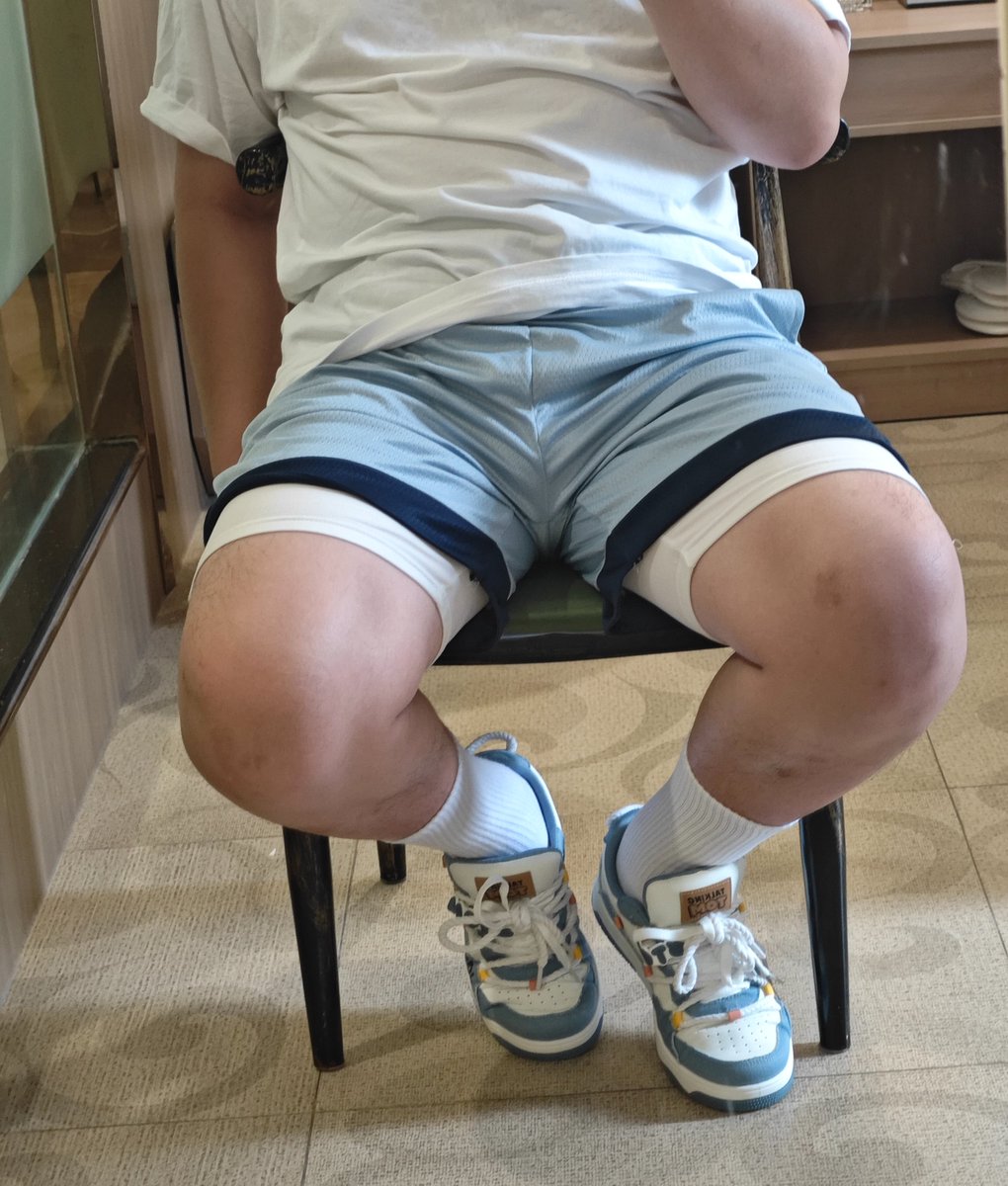 tcbx7's tweet photo. 粗腿🥵 https://t.co/jmDkHvquZb
