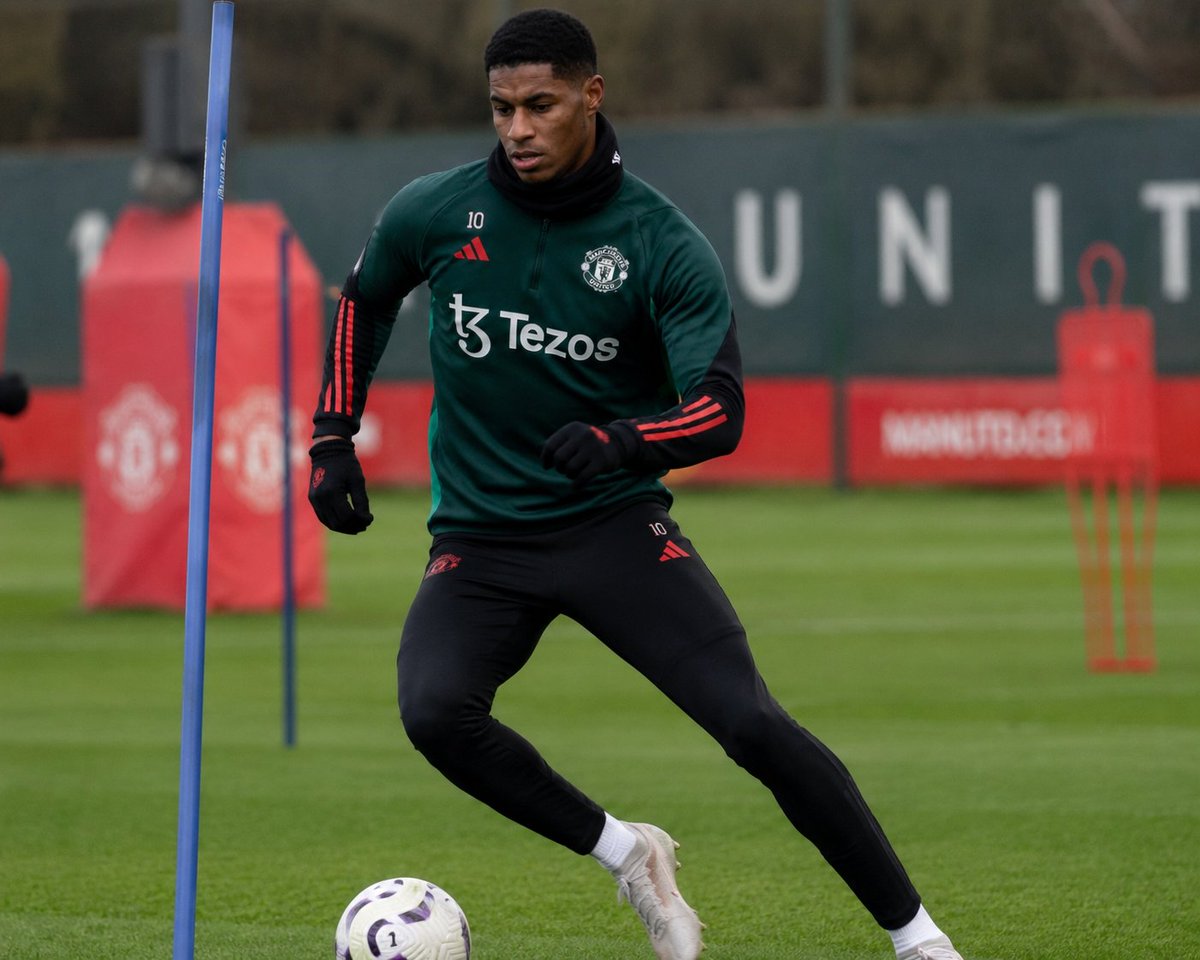 iamjay4455's tweet photo. Rashford leaving soon anyway, so why’s he even training for PSG this weekend?
Give the other lads a proper chance ffs. We all saw what happened with Garnacho last time they rushed big names back 😬
Let the kids play, sort the exit and move on https://t.co/4HTxIEoyIh