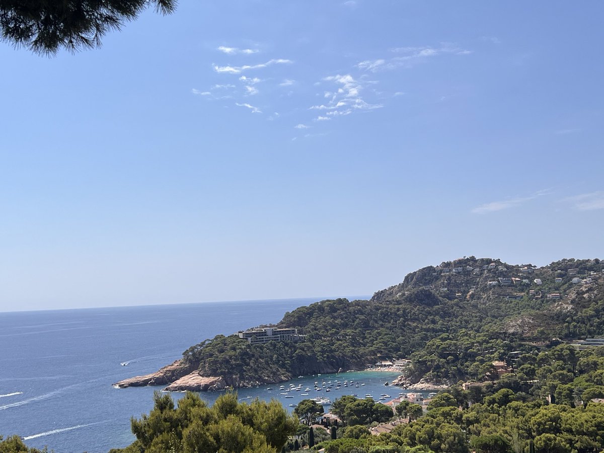 LourdaB's tweet photo. @paradores 
Preciosas vistas desde uno de los miradores hacia el parador de Aiguablava!!
😊 https://t.co/ANSMoZgdDF