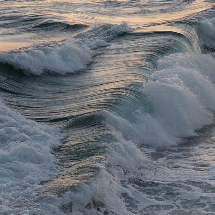 lunecrumbss's tweet photo. sound of the waves https://t.co/lW6udLaJFw