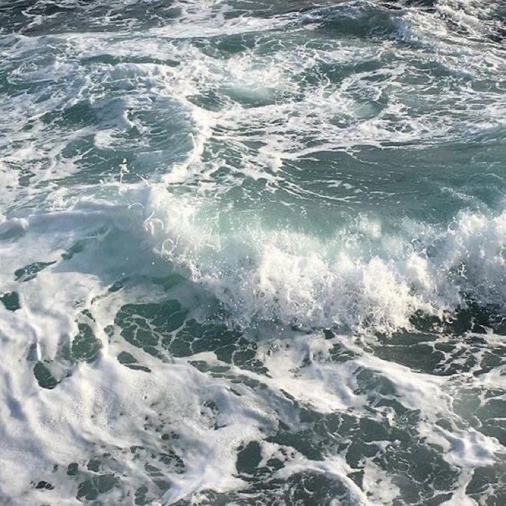 lunecrumbss's tweet photo. sound of the waves https://t.co/lW6udLaJFw