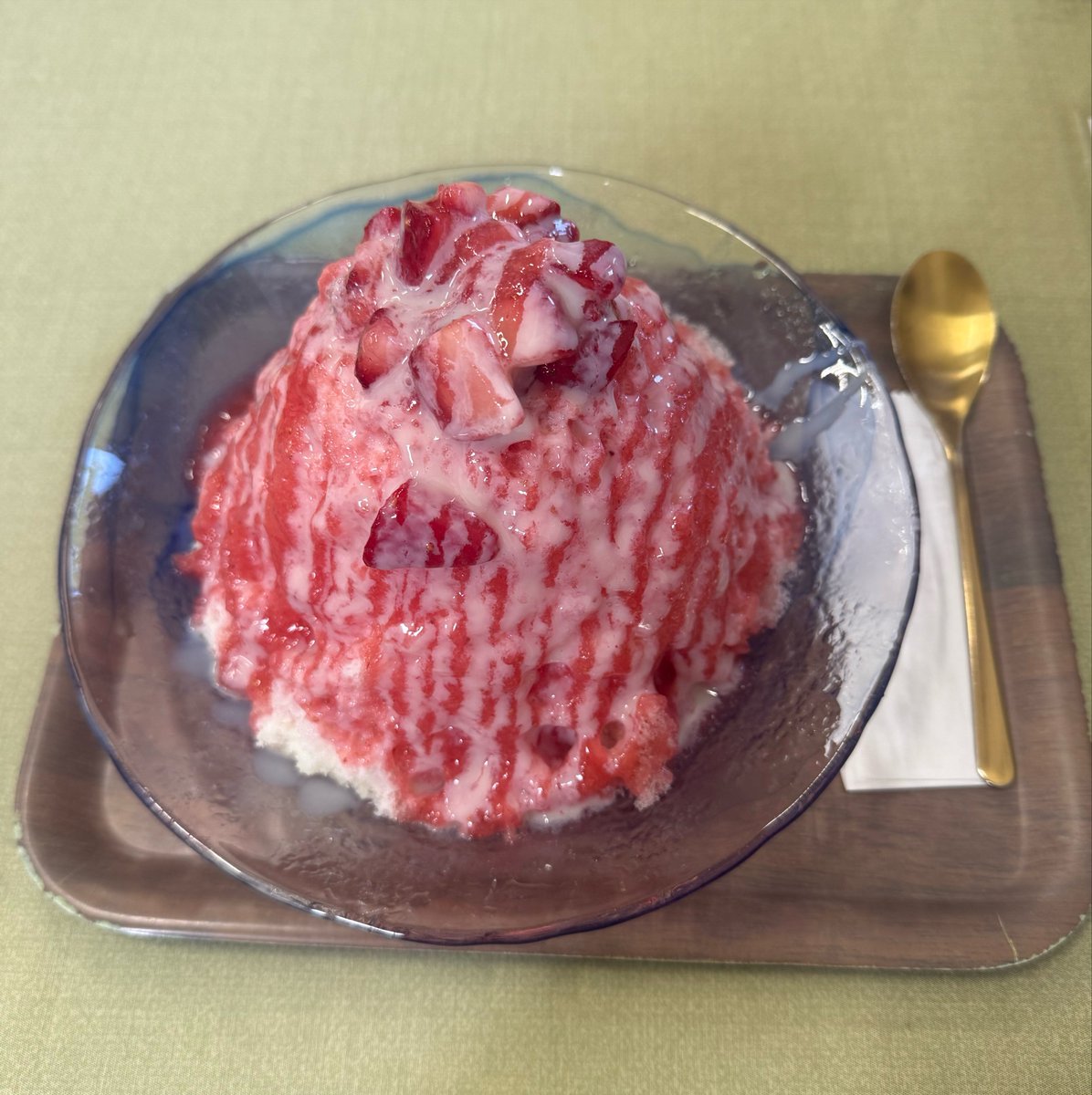 __38ny_'s tweet photo. かき氷はいちごが1番好き https://t.co/RLfaOxbPAB