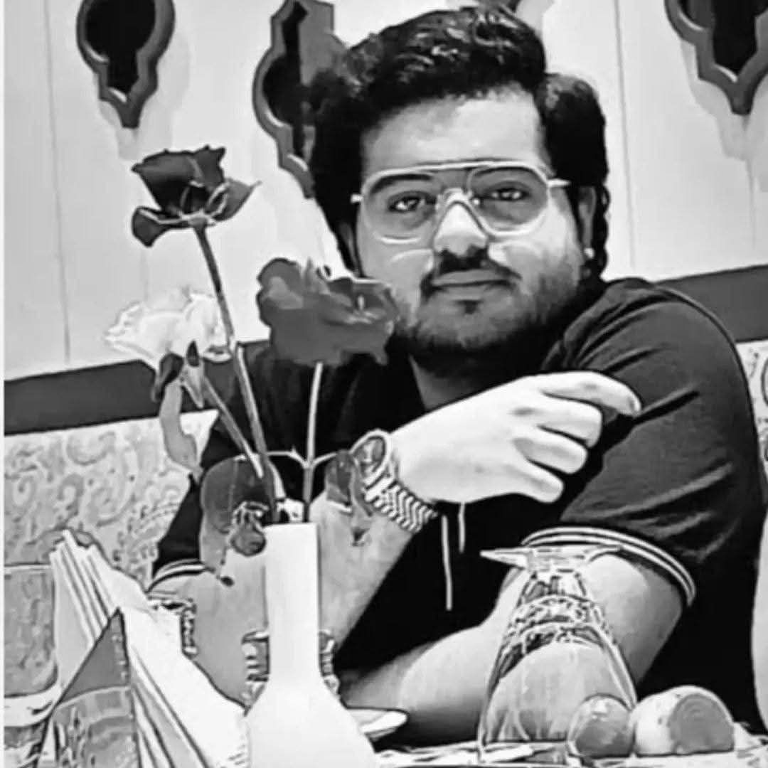 amirkhan242's tweet photo. पूर्व सांसद मरहूम अतीक अहमद के छोटे बेटे अबान अहमद का एक दर्दनाक सड़क हादसे में इंतिकाल हो गया। बताया जा रहा है कि अबान अपने बड़े भाई से मुलाक़ात के लिए झांसी जेल जा रहे थे,

इन्ना लिल्लाहि वा इन्ना इलैहि राजिऊन।

अल्लाह तआला मरहूम अबानआमीन। https://t.co/d3ZJvC5Tv0