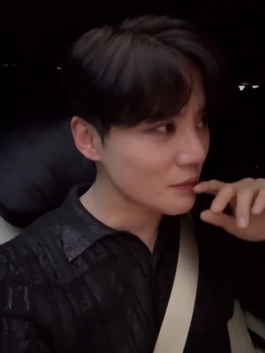 86x1215's tweet photo. 레전드코끄럼틀 https://t.co/12s5xOdA4h