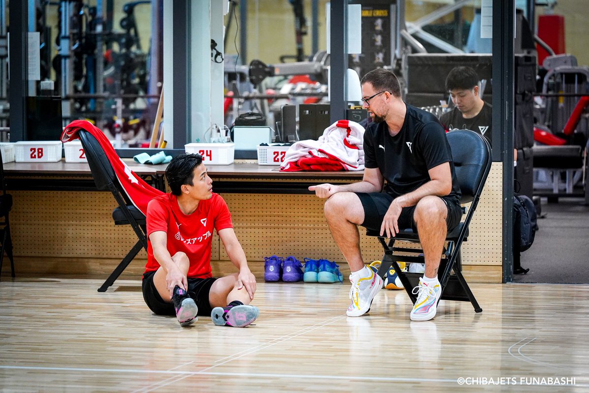 CHIBAJETS's tweet photo. 93年組🐿️🤝🏻❤️‍🔥

#千葉ジェッツ #富樫勇樹 #アドリアン・コヴァーチ HC https://t.co/tCNi7yauMR