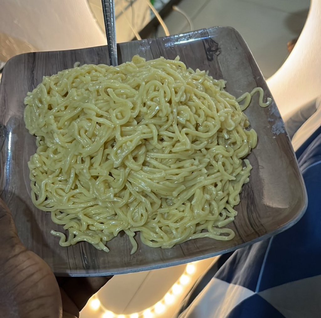shezzzz_weird's tweet photo. How do you like your noodles?????? https://t.co/VR3N2u3OAe