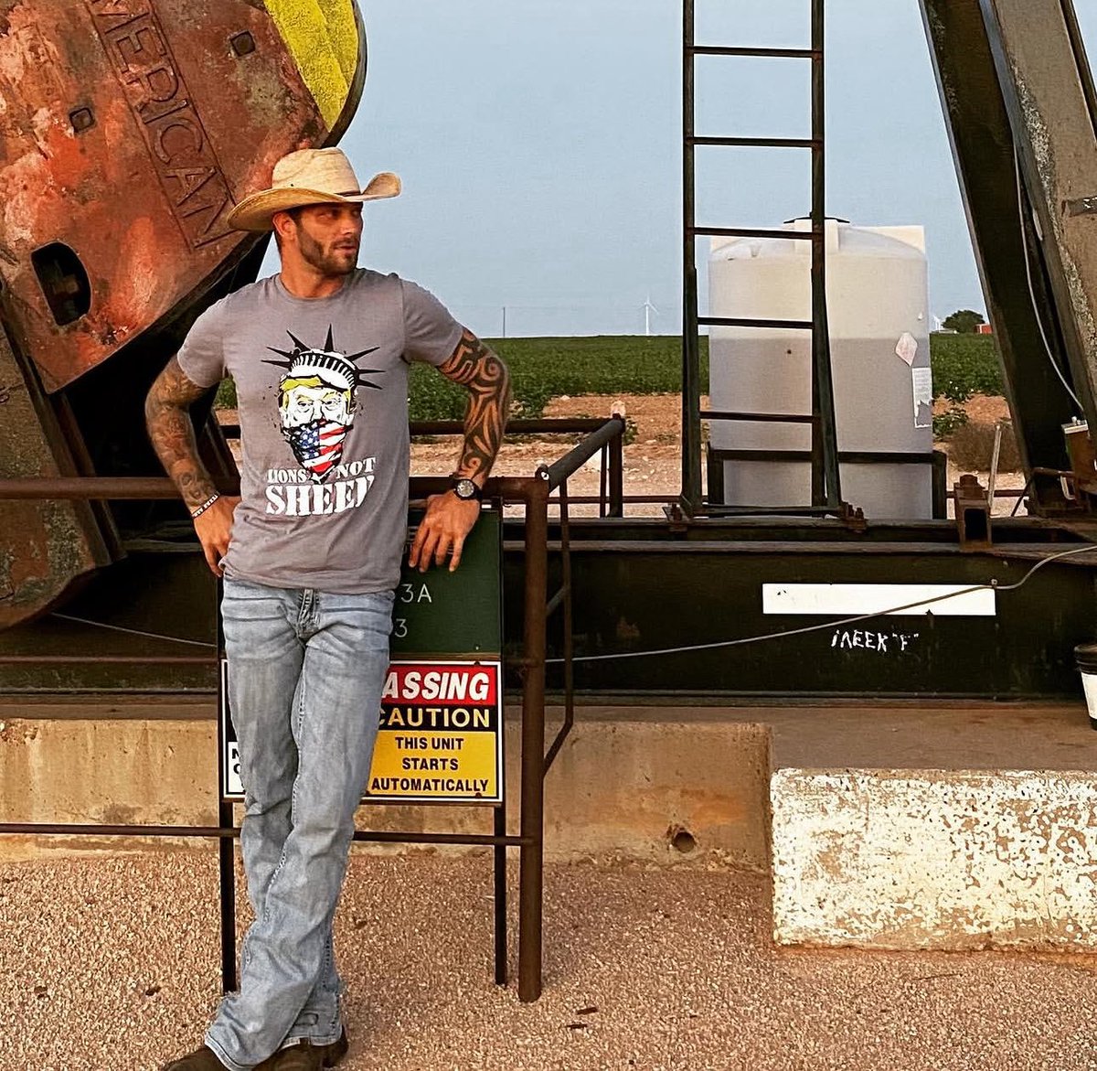 12hutch's tweet photo. You NEED this shirt in your life! DM @mannycerv_to order yours today! Free shipping and tell him I sent ya! Only $25!!! https://t.co/v1g3yaZOga