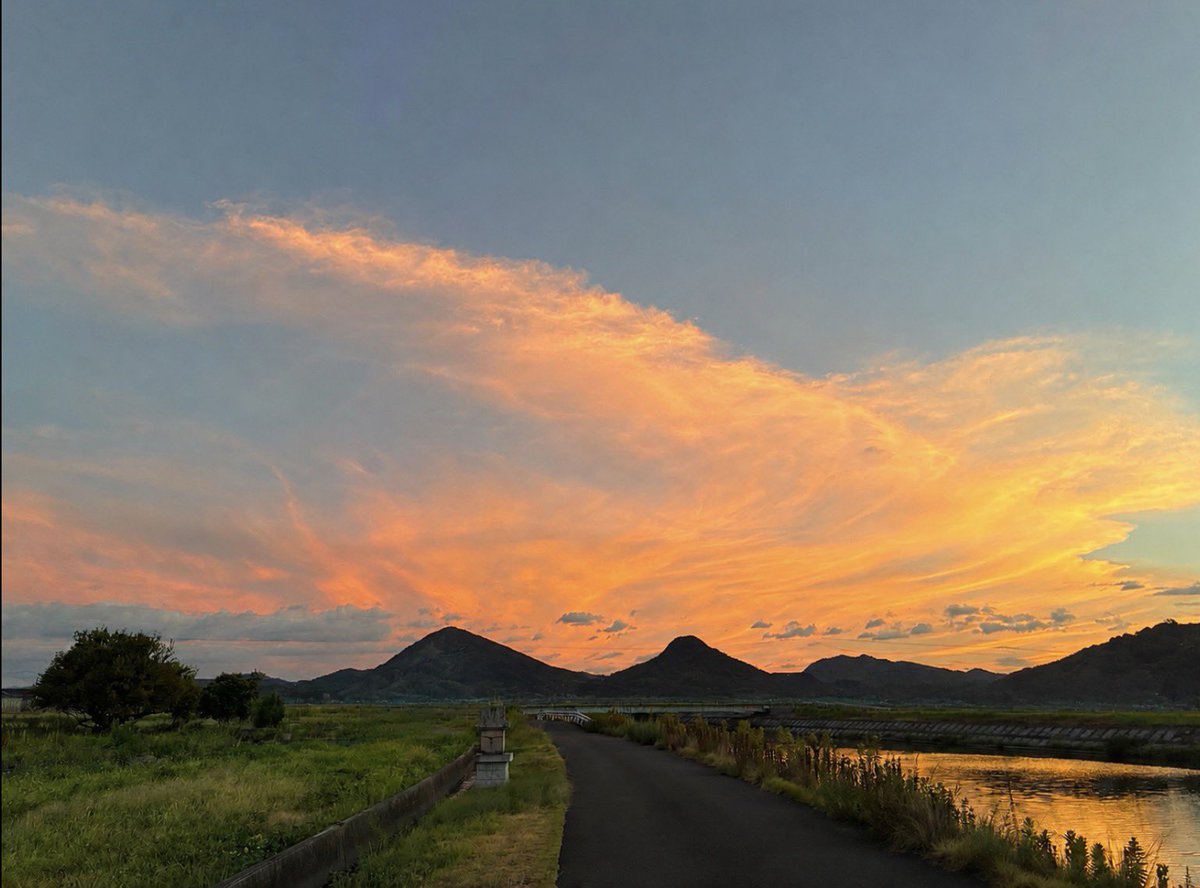 instable_Q's tweet photo. 良い夕焼け空 https://t.co/gGjtAb4Yoj