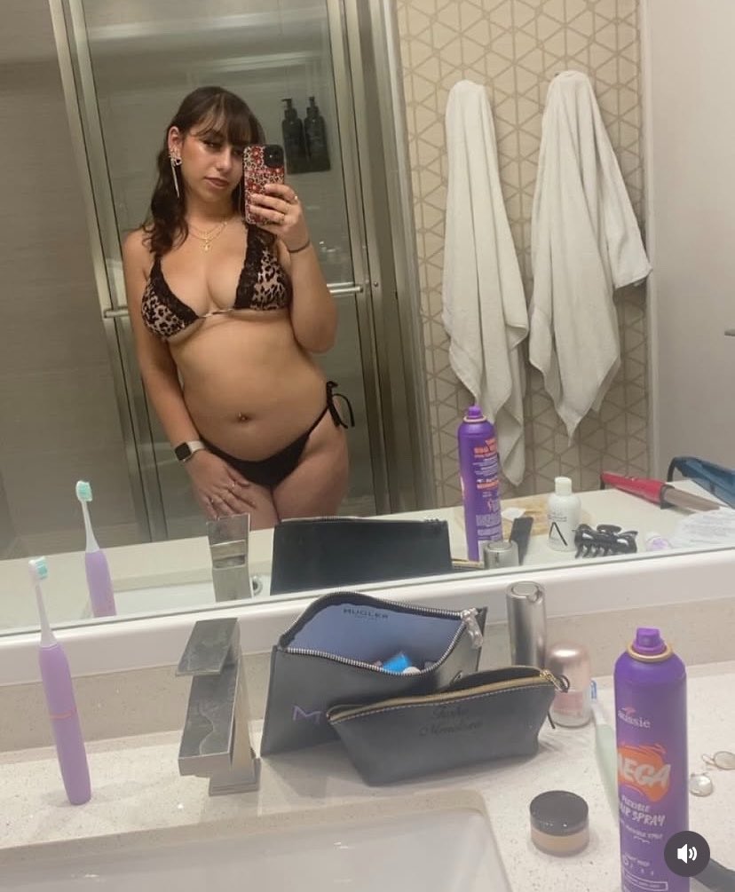 CandidReal69's tweet photo. #candidass #candid #creepshot #creepshoths #irl #goon #cumtributes 
Little Latina slut https://t.co/odqTAXMX6F
